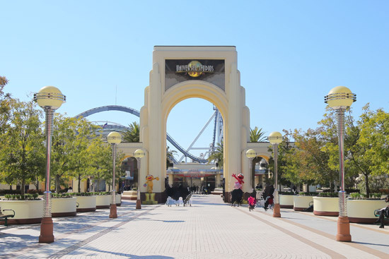 タイムズユニバーサルシティ駅前全景