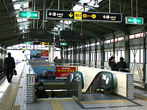 大阪港駅階段